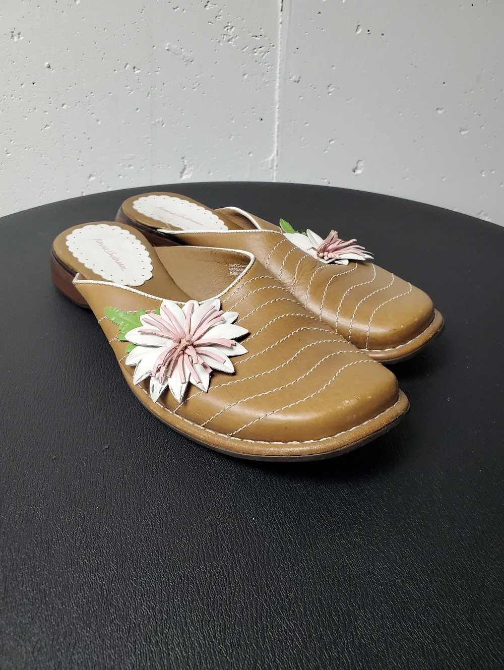 Women’s Tan Slip-On Mules with Pink Floral Accent Sz 11 Hanna Andersson